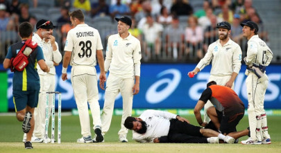 watch aleem dar knocked down after nasty collision watch aleem dar knocked down after nasty collision