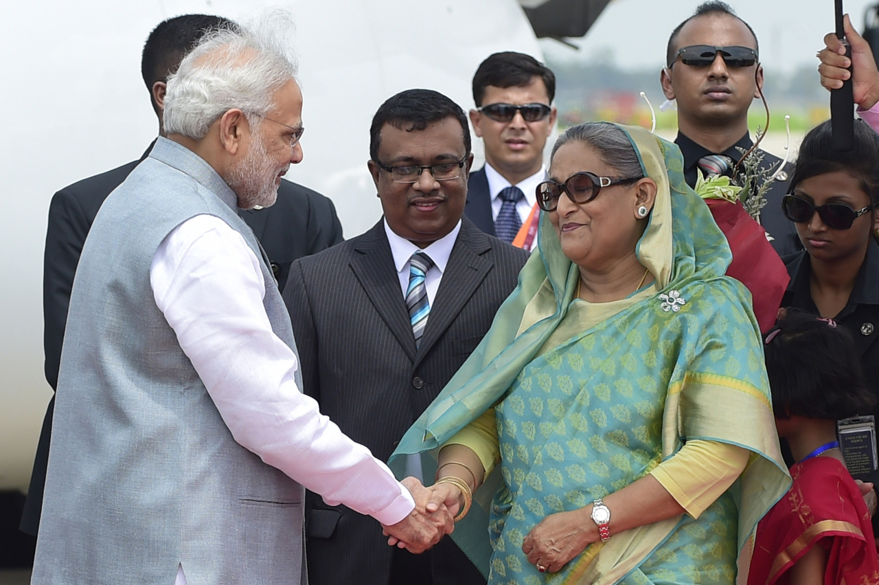 bangladeshi prime minister sheikh hasina wajid r welcomes her indian counterpart narendra modi l at the hazrat shahjalal international airport in dhaka on june 6 2015 photo afp