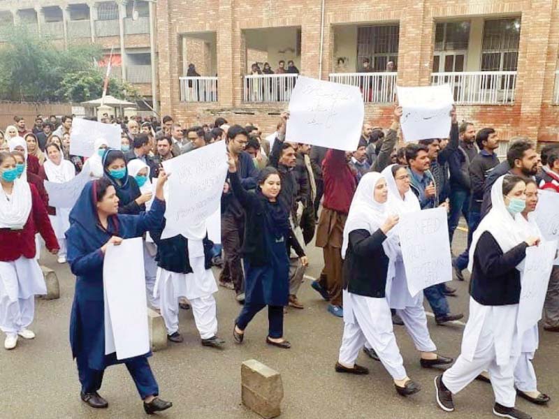holy family hospital staff members protest against the attack on the punjab institute of cardiology photo agha mehroz express