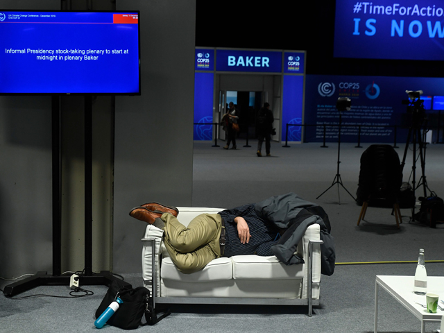 a man sleeps during the un climate change conference cop25 at the 039 ifema   feria de madrid 039 exhibition centre in madrid on december 15 2019 photo afp