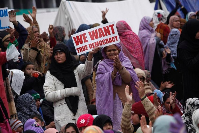 supporters of sufi cleric and leader of the minhaj ul quran religious organisation muhammad tahirul qadri hold placards during a protest in islamabad january 17 2013 photo reuters supporters of sufi cleric and leader of the minhaj ul quran religious organisation muhammad tahirul qadri hold placards during a protest in islamabad january 17 2013 photo reuters