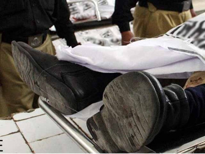 cop shot dead by gunmen in front of wife in kasur cop shot dead by gunmen in front of wife in kasur