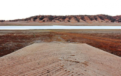 as drought drags on in australia water thieves step in as drought drags on in australia water thieves step in