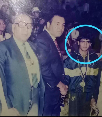 qumbrani shaking hands with boxing legend muhammad ali photo file qumbrani shaking hands with boxing legend muhammad ali photo file