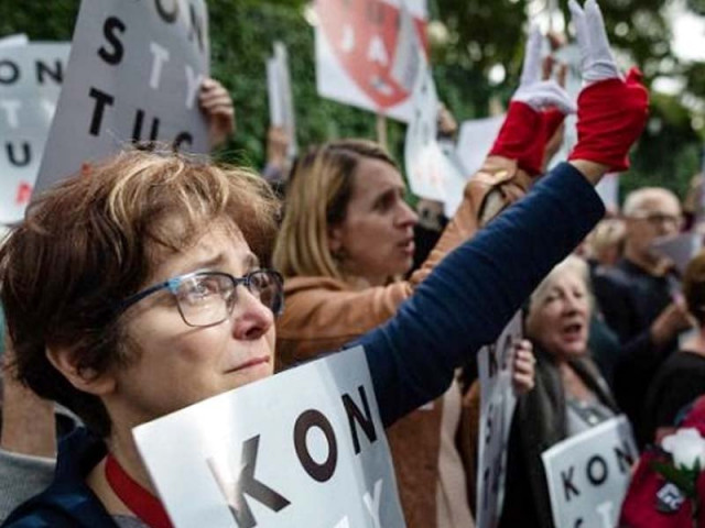 supporters of the leader of poland 039 s supreme court rally in warsaw photo afp supporters of the leader of poland 039 s supreme court rally in warsaw photo afp