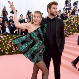 miley cyrus jokes about her short lived marriage with liam hemsworth miley cyrus jokes about her short lived marriage with liam hemsworth