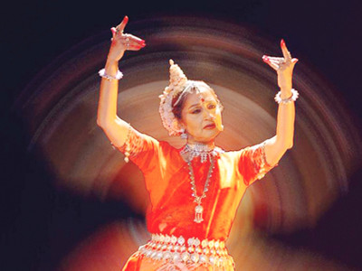 pakistani play on peace touches hearts in delhi