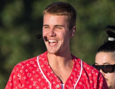 justin bieber announces he is officially returning to music