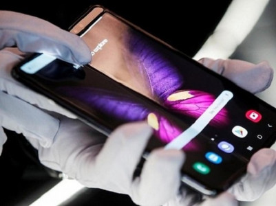 the next big thing samsung s new foldable phone may have a glass display the next big thing samsung s new foldable phone may have a glass display