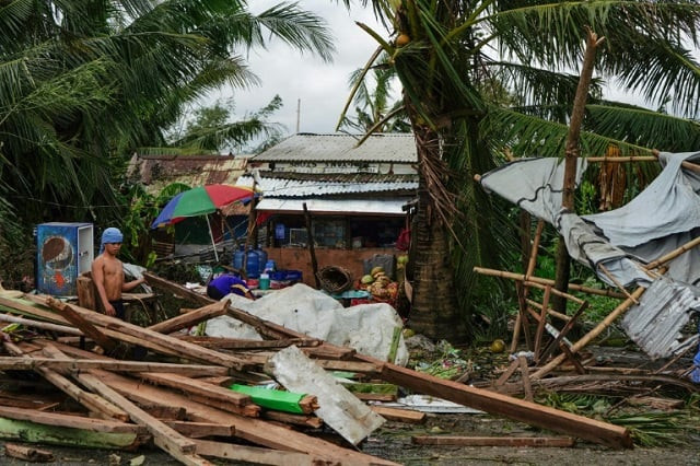 typhoon phanfone swept across the central philippines on christmas day tearing roofs off houses photo afp typhoon phanfone swept across the central philippines on christmas day tearing roofs off houses photo afp