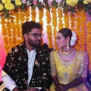 iqra aziz and yasir hussain shake a leg at their mehndi