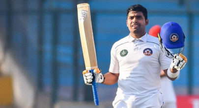 qea final umar akmal goofs up during press conference