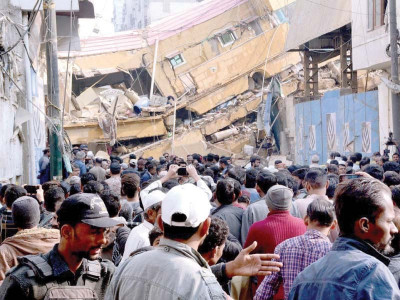 six storey building collapses