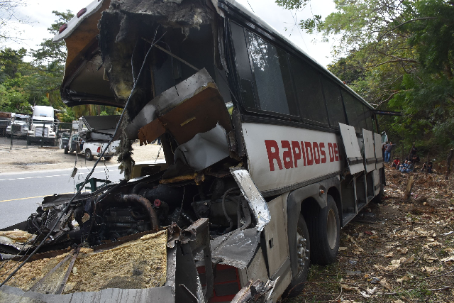 10 dead in iran bus crash state media 10 dead in iran bus crash state media