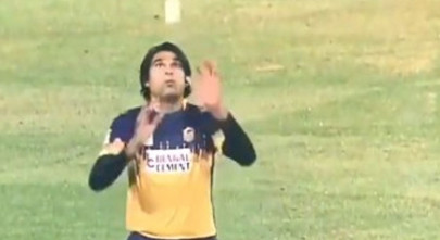 watch mohammad irfan receives a blow to his head watch mohammad irfan receives a blow to his head