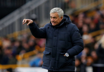 tottenham s defence leaves mourinho sympathising with his forwards