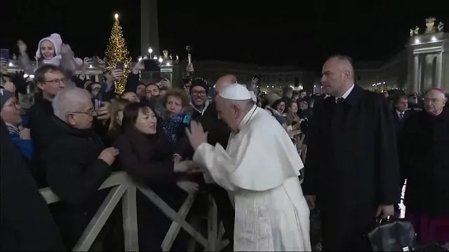 image of francis slapping his way free from the clutches of the admirer was an instant hit on social media screen grab image of francis slapping his way free from the clutches of the admirer was an instant hit on social media screen grab