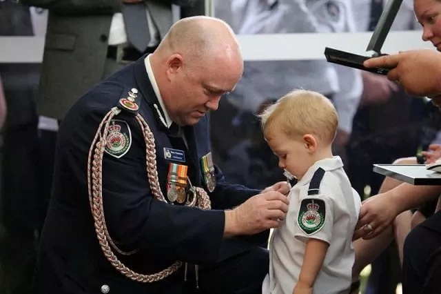 rfs commissioner shane fitzsimmons presents a posthumous commendation for bravery and service to the son of late rfs volunteer keaton in buxton photo afp rfs commissioner shane fitzsimmons presents a posthumous commendation for bravery and service to the son of late rfs volunteer keaton in buxton photo afp