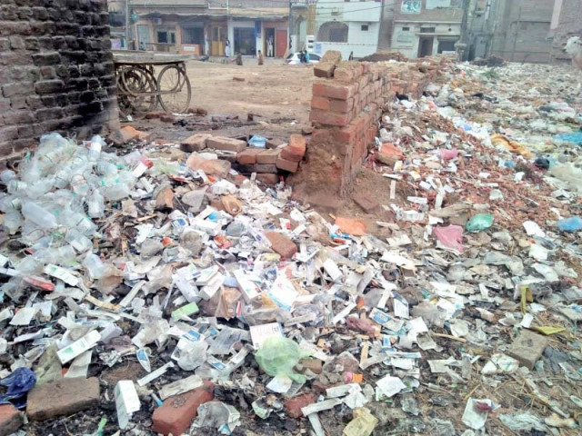 despite claims hospitals are abiding by govt directives officials fail to provide records of lawful waste disposal photo express despite claims hospitals are abiding by govt directives officials fail to provide records of lawful waste disposal photo express
