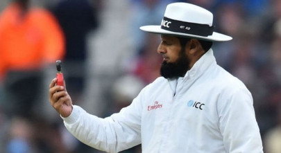 watch aleem dar surprises spectators with his running speed watch aleem dar surprises spectators with his running speed