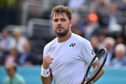 wawrinka looks to end title drought in desert sideshow