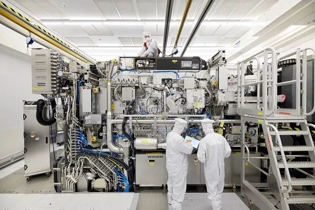 employees are seen working on the final assembly of asml 039 s twinscan nxe 3400b semiconductor lithography tool with its panels removed in veldhoven netherlands in this picture taken april 4 2019 photo reuters employees are seen working on the final assembly of asml 039 s twinscan nxe 3400b semiconductor lithography tool with its panels removed in veldhoven netherlands in this picture taken april 4 2019 photo reuters
