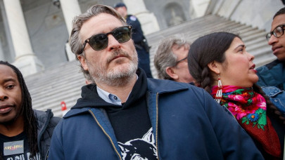 joaquin phoenix arrested at jane fonda s climate rally joaquin phoenix arrested at jane fonda s climate rally