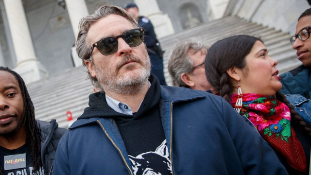 joaquin phoenix arrested at jane fonda s climate rally joaquin phoenix arrested at jane fonda s climate rally