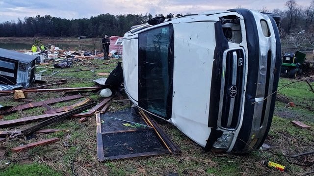 at least 11 dead as storms sweep through us south