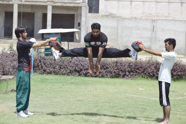 irfan mehsud trains with youngsters from the newly merged district at his club photo express irfan mehsud trains with youngsters from the newly merged district at his club photo express