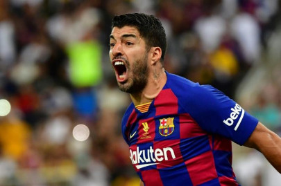 barcelona lose suarez for key four months after knee surgery