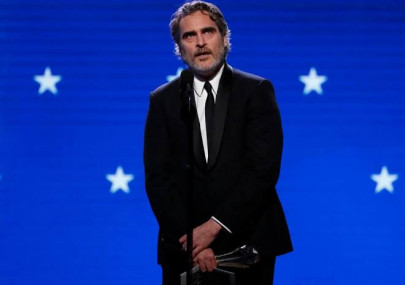 joaquin phoenix thanks his mum in an emotional speech joaquin phoenix thanks his mum in an emotional speech