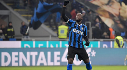 lukaku double sends inter into cup quarters lazio and napoli cruise
