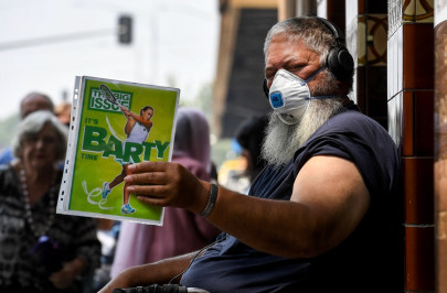 australian open smoke disrupts build up serena eyeing record slam kerber out