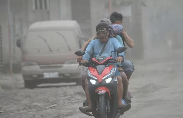 seismologists have noted a string of earthquakes and fissures opening up in roads indicating magma is still on the move and taal remains very dangerous photo afp seismologists have noted a string of earthquakes and fissures opening up in roads indicating magma is still on the move and taal remains very dangerous photo afp