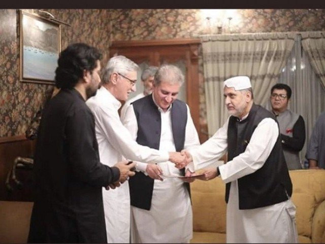 govt s negotiating team also meets gda delegation as efforts to keep coalition intact continue photo file