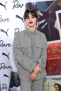 5 celebrities who proved dark lipstick is all the rage these days