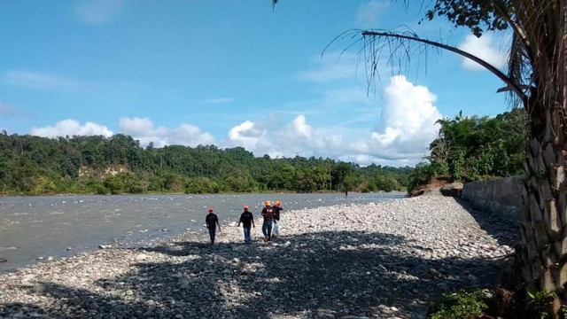 the water level in the river below the bridge was higher than usual with strong currents after torrential downpours pounded the region photo afp the water level in the river below the bridge was higher than usual with strong currents after torrential downpours pounded the region photo afp