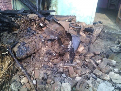 gas cylinder explosion in karachi kills 3 injures 4