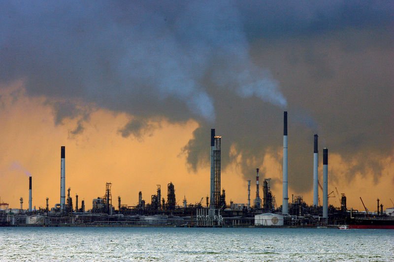 furnace oil glut dents profits of refineries