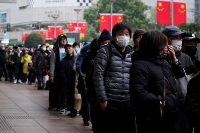 china shuts down 13 cities as virus toll climbs to 26