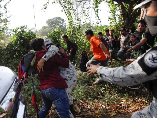 migrants mainly from central america and marching in a caravan scuffle with members of the security forces near frontera hidalgo chiapas mexico january 23 2020 photo reuters