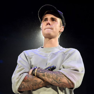 in a tearful speech justin bieber says his new album is a reflection of his struggles
