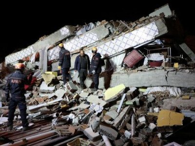 turkey quake kills at least 22 rescuers dig for survivors