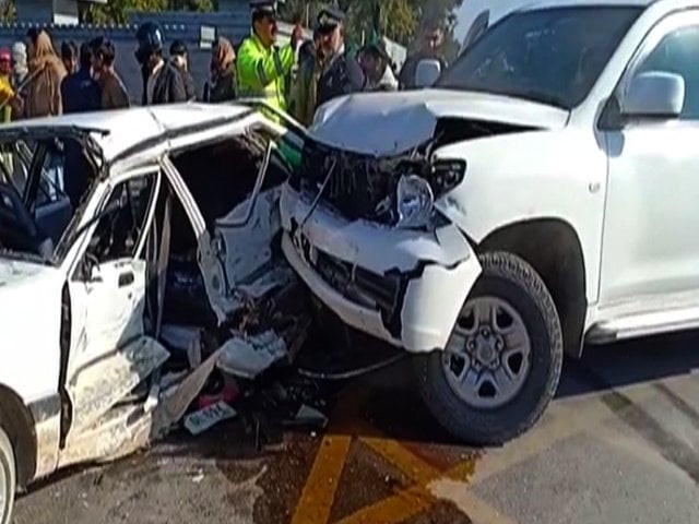 police arrest driver of the vehicle which rammed into a private car in islamabad screengrab police arrest driver of the vehicle which rammed into a private car in islamabad screengrab