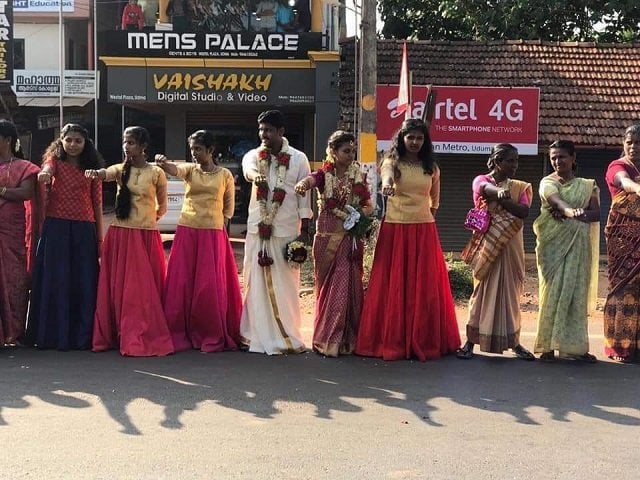 kerala s chief minister and several newly weds participate in kerala 039 s human chain against the new bill photo twitter the left turn