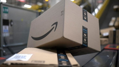 hundreds of amazon employees criticise firm s climate stance hundreds of amazon employees criticise firm s climate stance