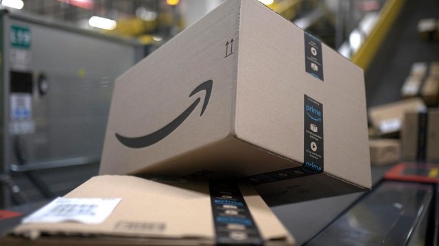hundreds of amazon employees criticise firm s climate stance
