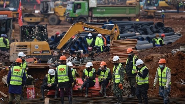 china races against the clock to build virus hospitals photo afp