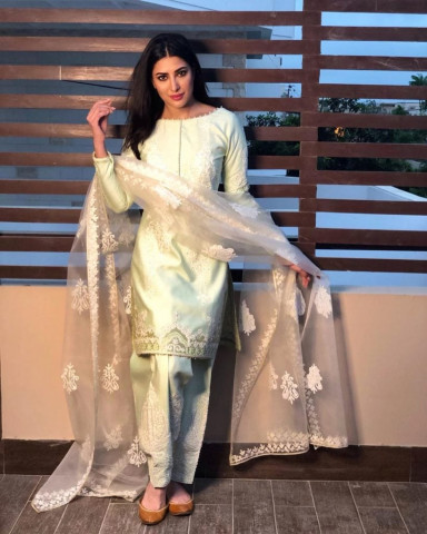 mehwish hayat condemns airline for offloading muslim passengers mehwish hayat condemns airline for offloading muslim passengers